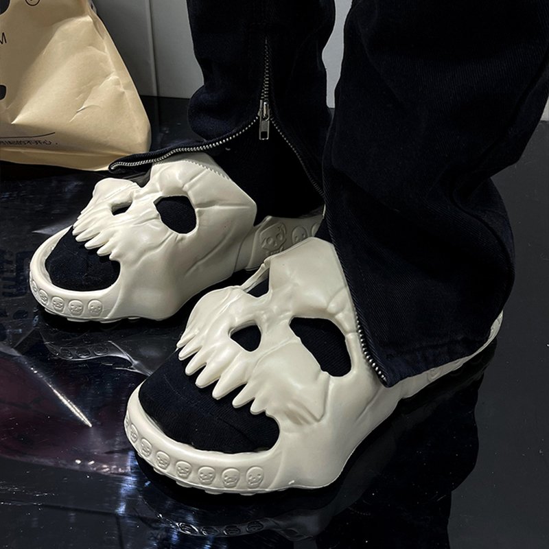 2024 New Arrival Fashion Designer Cool Punk Skull Men's Outdoor Summer Sandals Anti-Slip Thick Sole Man Slides Slipper For Men