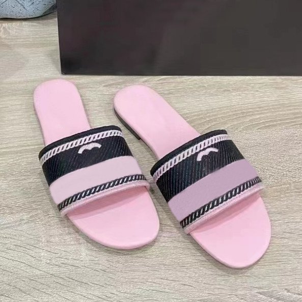 Large Size 42 Famous Slides Slippers 2024 Summer Designer Beach Slippers Flat Brand Women's Shoes Pink Chaussures pour femmes