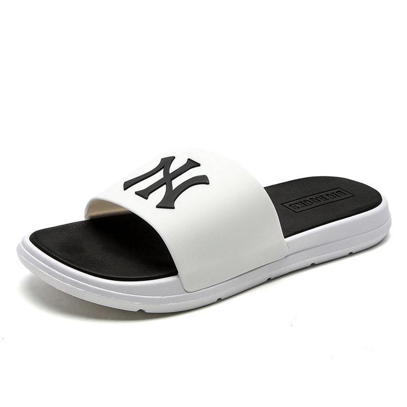 Slippers Men's Summer Fashionable Outwear Slippers Men's Outdoor Non-Slip Beach Shoes Korean Fashionable Distinctive Sandals