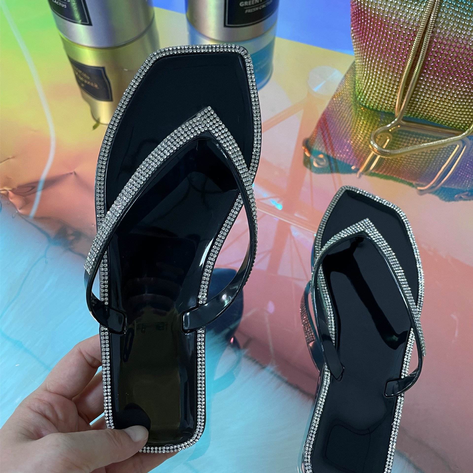 Hot Sale Rhinestone Ladies Crystal Flip Flops Beach Slides Slippers Sandals Women Thongs Jelly Flip Flops For Girl