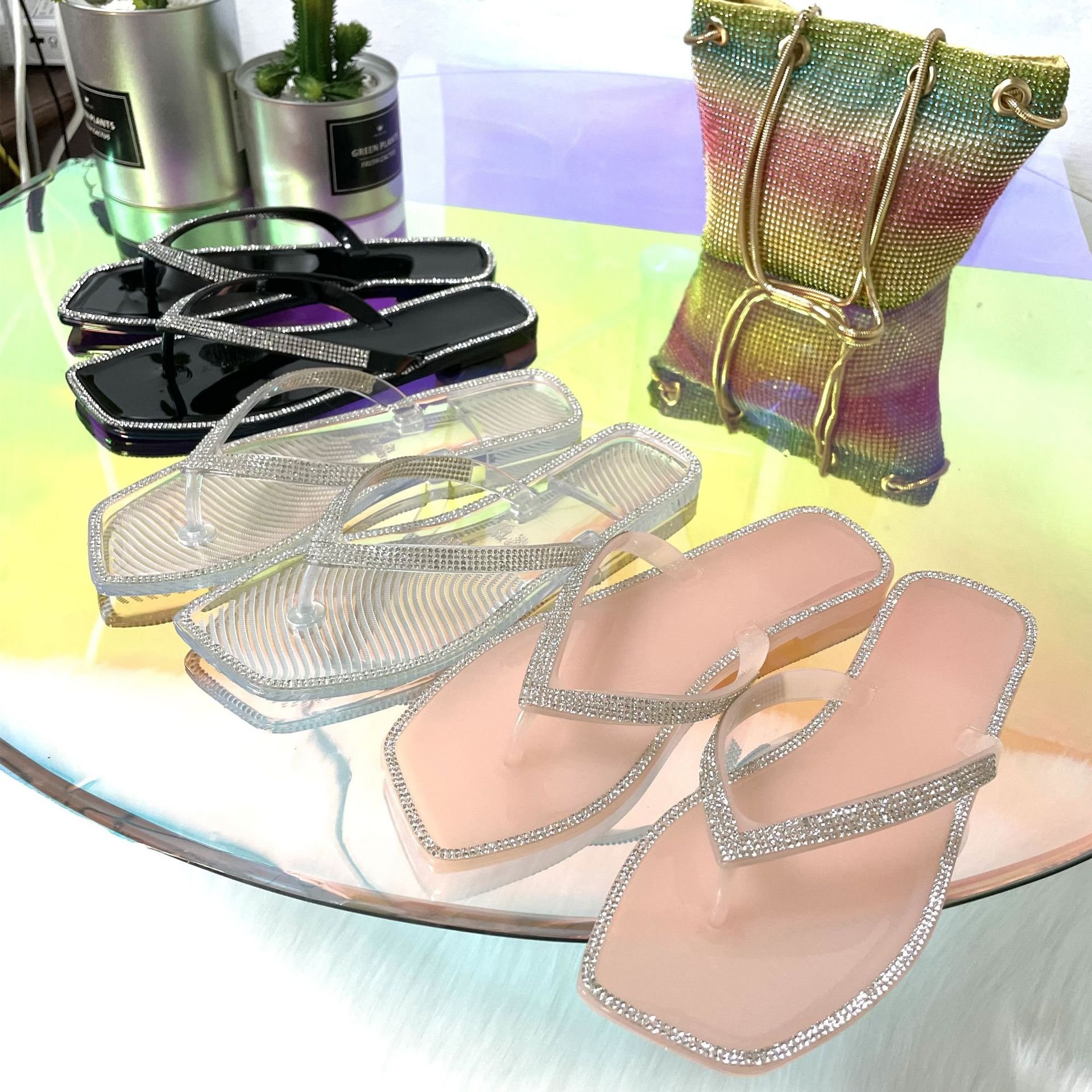 Hot Sale Rhinestone Ladies Crystal Flip Flops Beach Slides Slippers Sandals Women Thongs Jelly Flip Flops For Girl