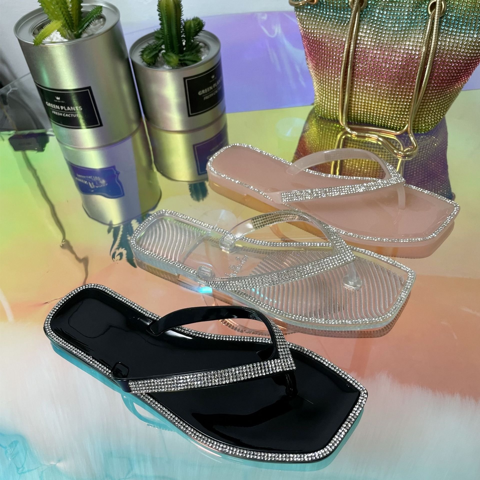 Hot Sale Rhinestone Ladies Crystal Flip Flops Beach Slides Slippers Sandals Women Thongs Jelly Flip Flops For Girl