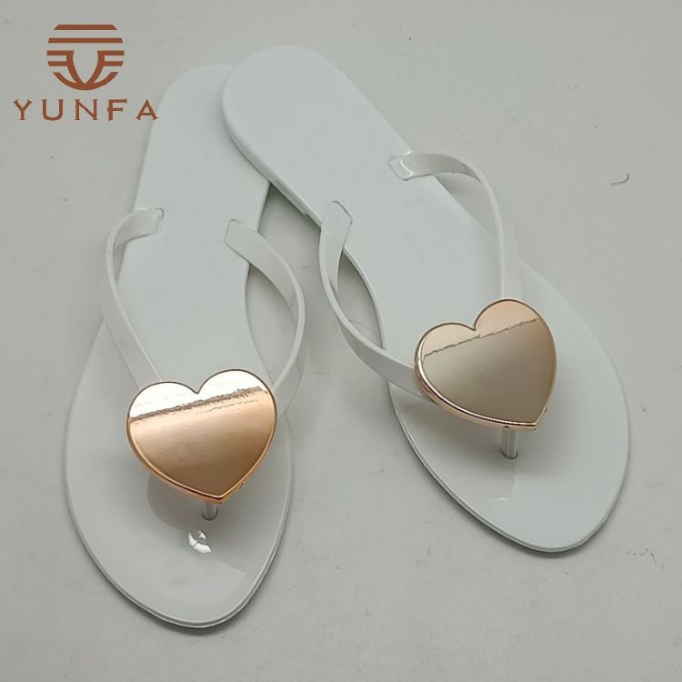 Fashionable Casual Beach Slippers Jelly Sandal Platform Ladies Metal Heart Clear Flip Flops Slides Slippers For Women
