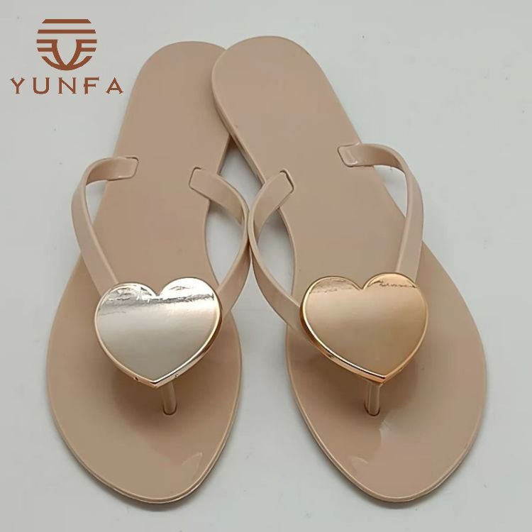 Fashionable Casual Beach Slippers Jelly Sandal Platform Ladies Metal Heart Clear Flip Flops Slides Slippers For Women