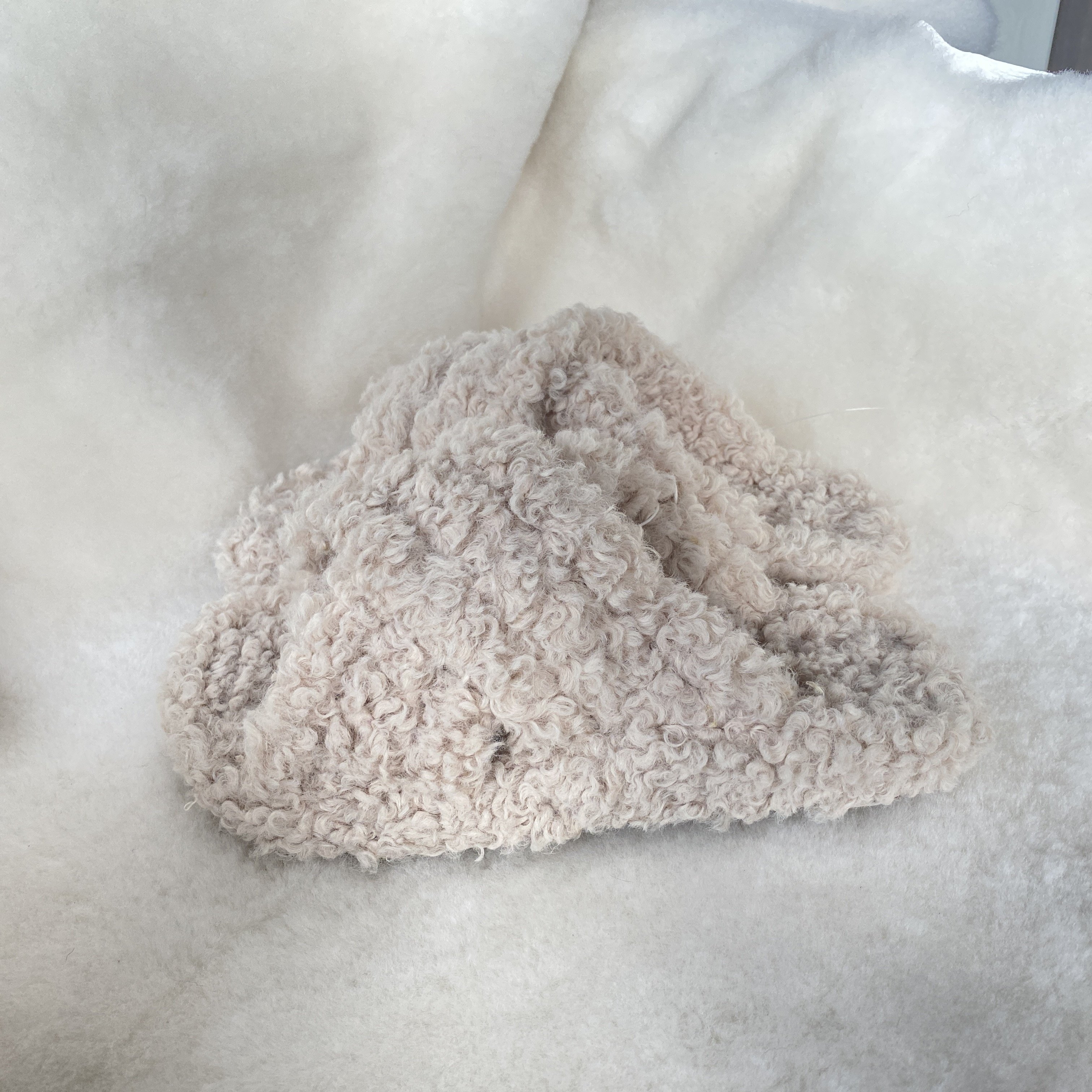 Factory Price Custom Fluffy Shearling Fur Comfy Open Toe Two Band Furry Real Sheepskin Fur Slides Slippers for Women