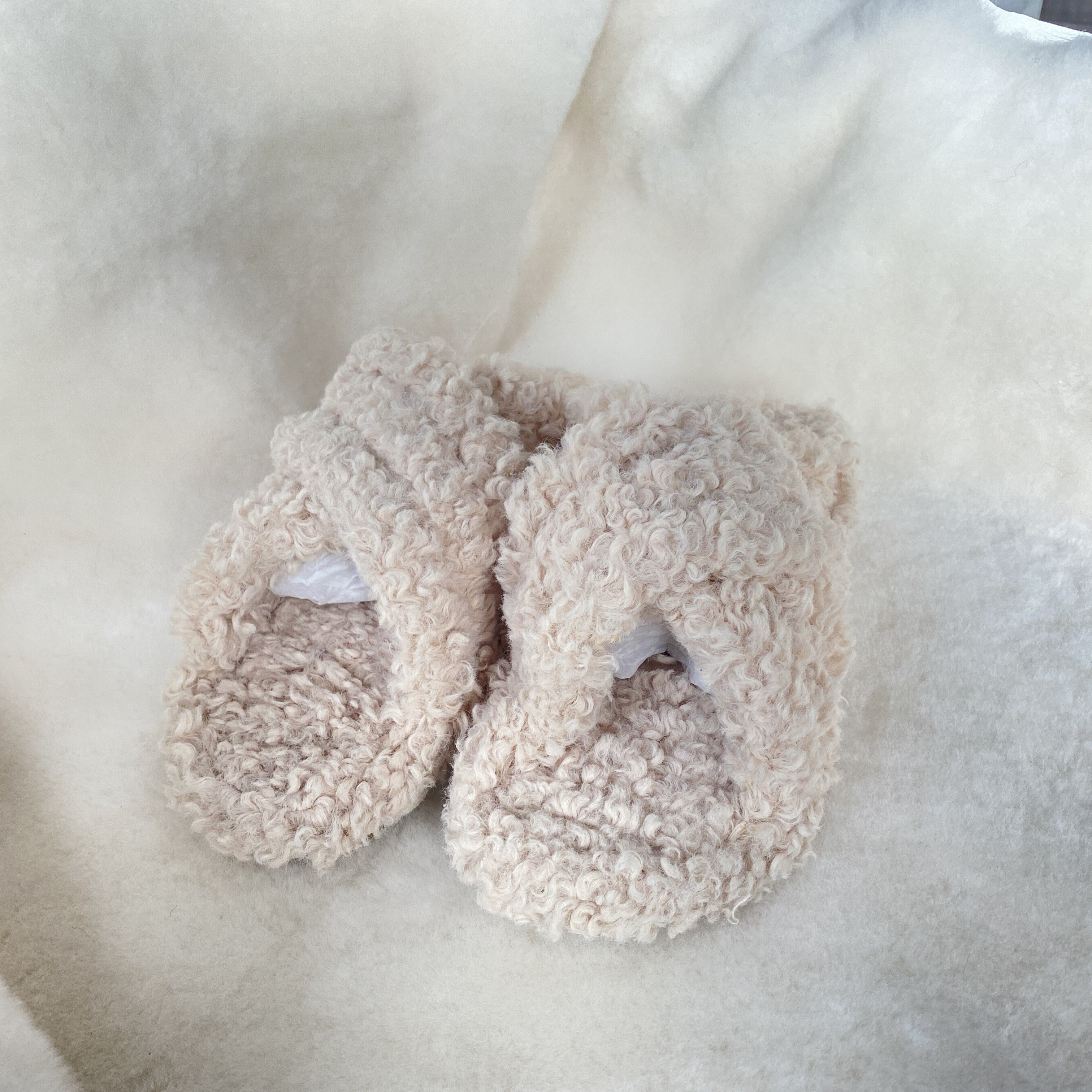 Factory Price Custom Fluffy Shearling Fur Comfy Open Toe Two Band Furry Real Sheepskin Fur Slides Slippers for Women