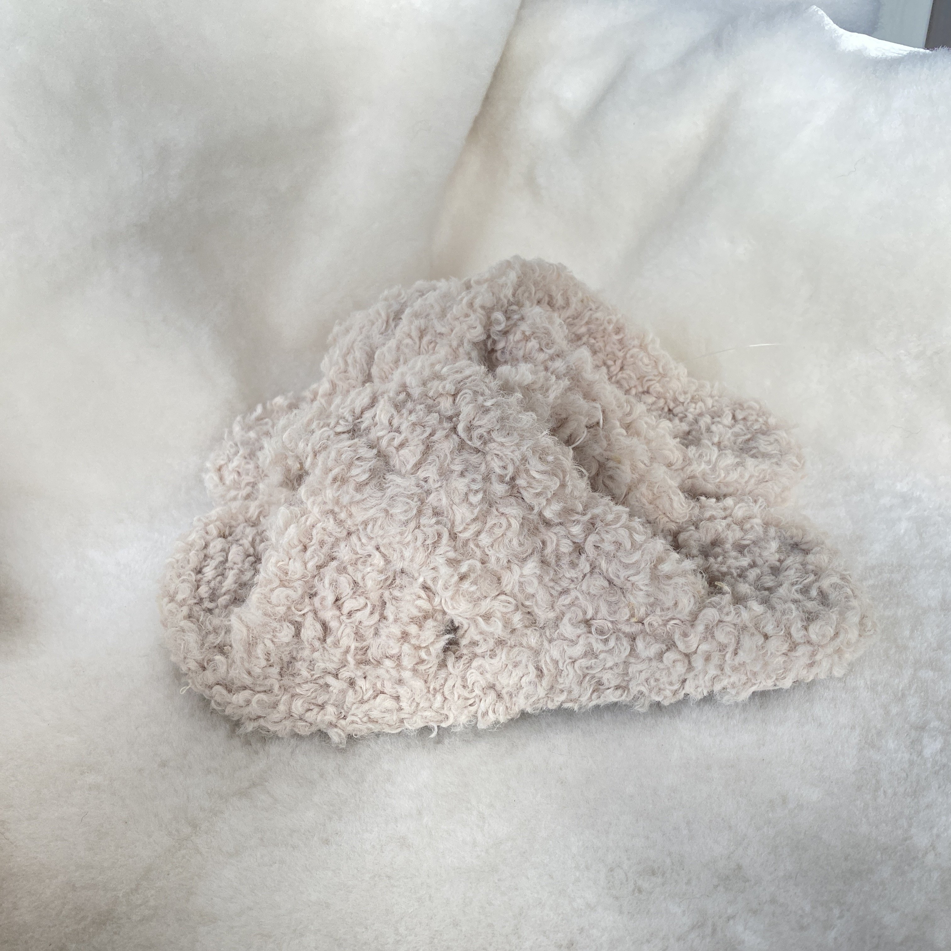 Factory Price Custom Fluffy Shearling Fur Comfy Open Toe Two Band Furry Real Sheepskin Fur Slides Slippers for Women