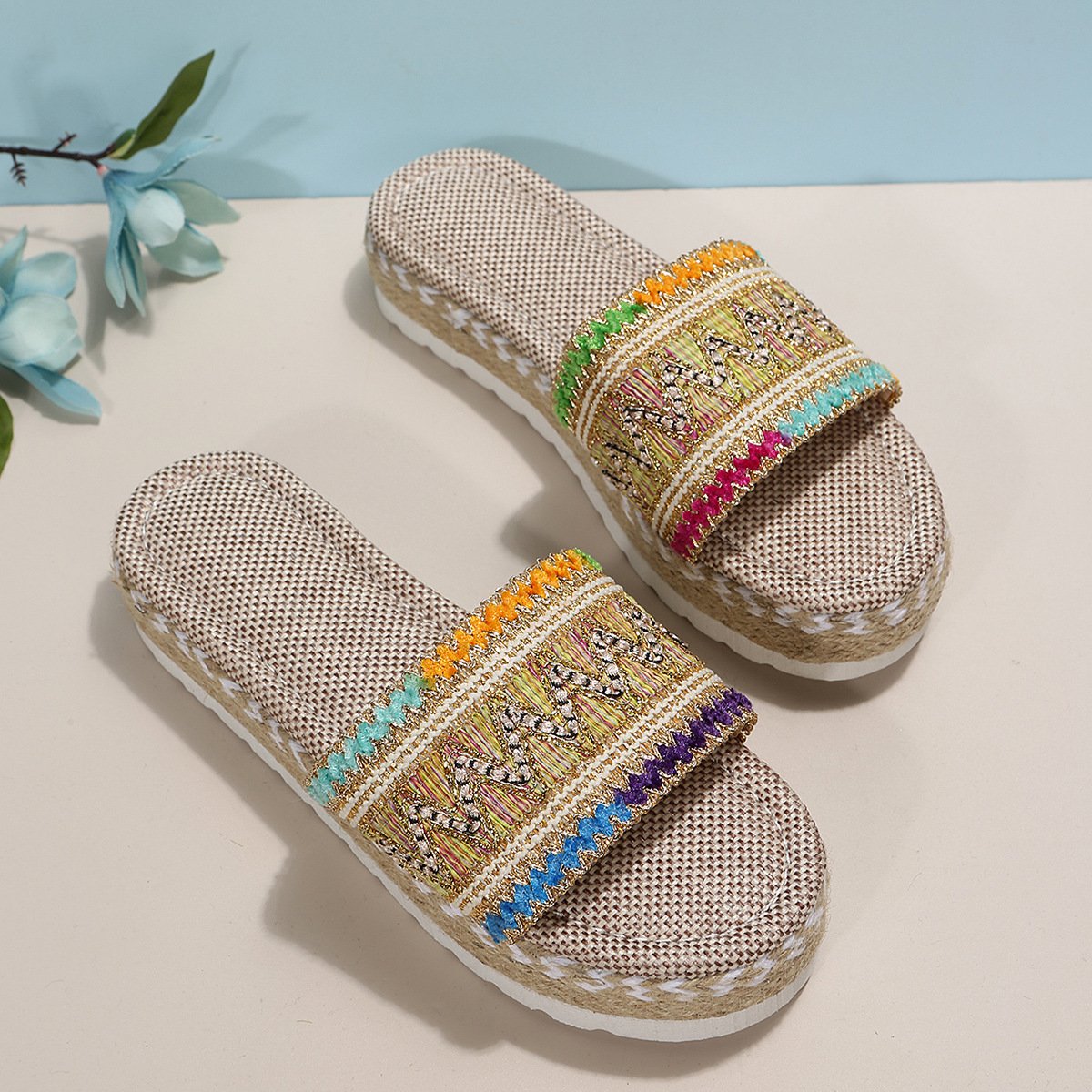 Popular Cheap Breathable Fabric Summer slipper woman Beach Comfort home slides slippers