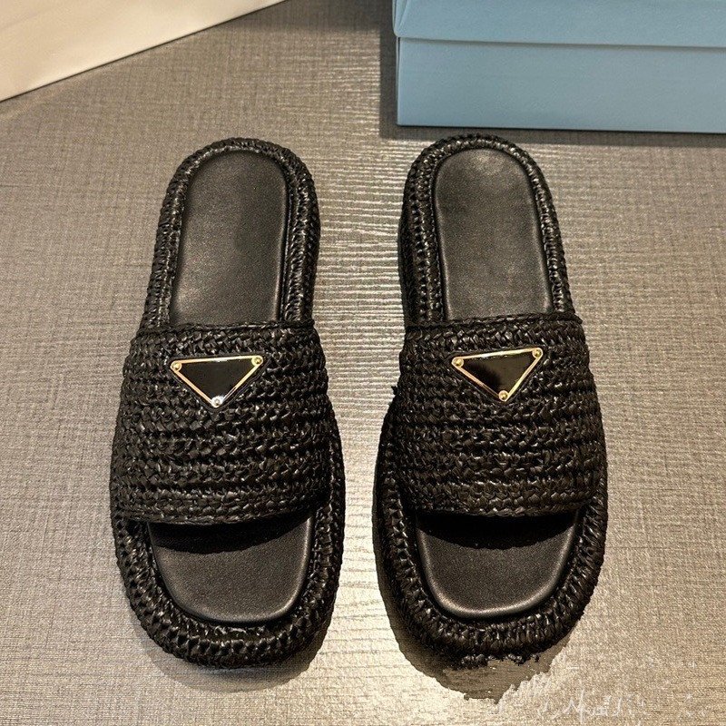 Large Size 42 Casual Famous Slippers for Women 2024 Summer Designer Slides Slippers Outdoor Thick Sole Beach Brand Women's Shoes