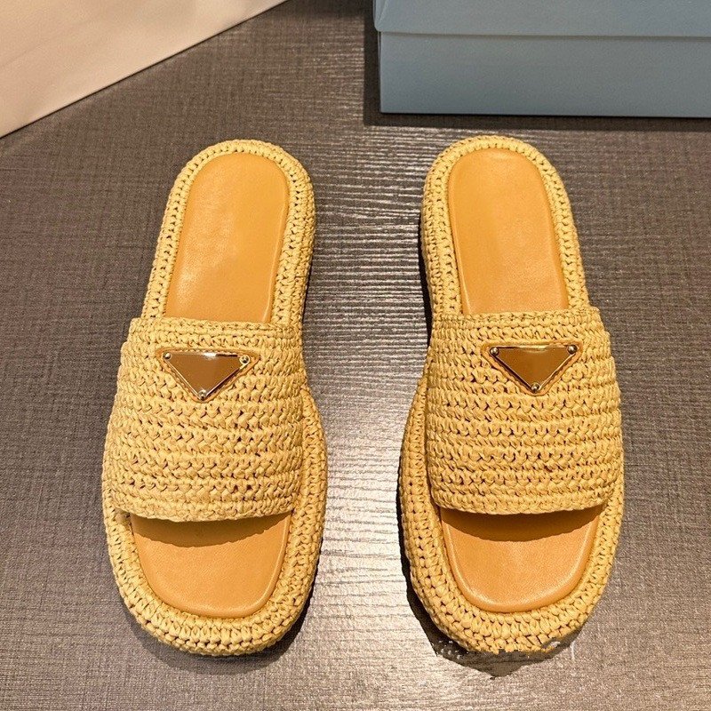 Large Size 42 Casual Famous Slippers for Women 2024 Summer Designer Slides Slippers Outdoor Thick Sole Beach Brand Women's Shoes