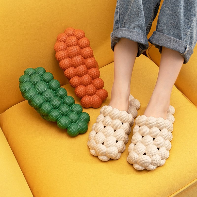 Hot Sale Bubble Slides House Slippers With Shoes Charms Women Cute Sandals Beach Men Lychee Grape Slippers For Girls Women