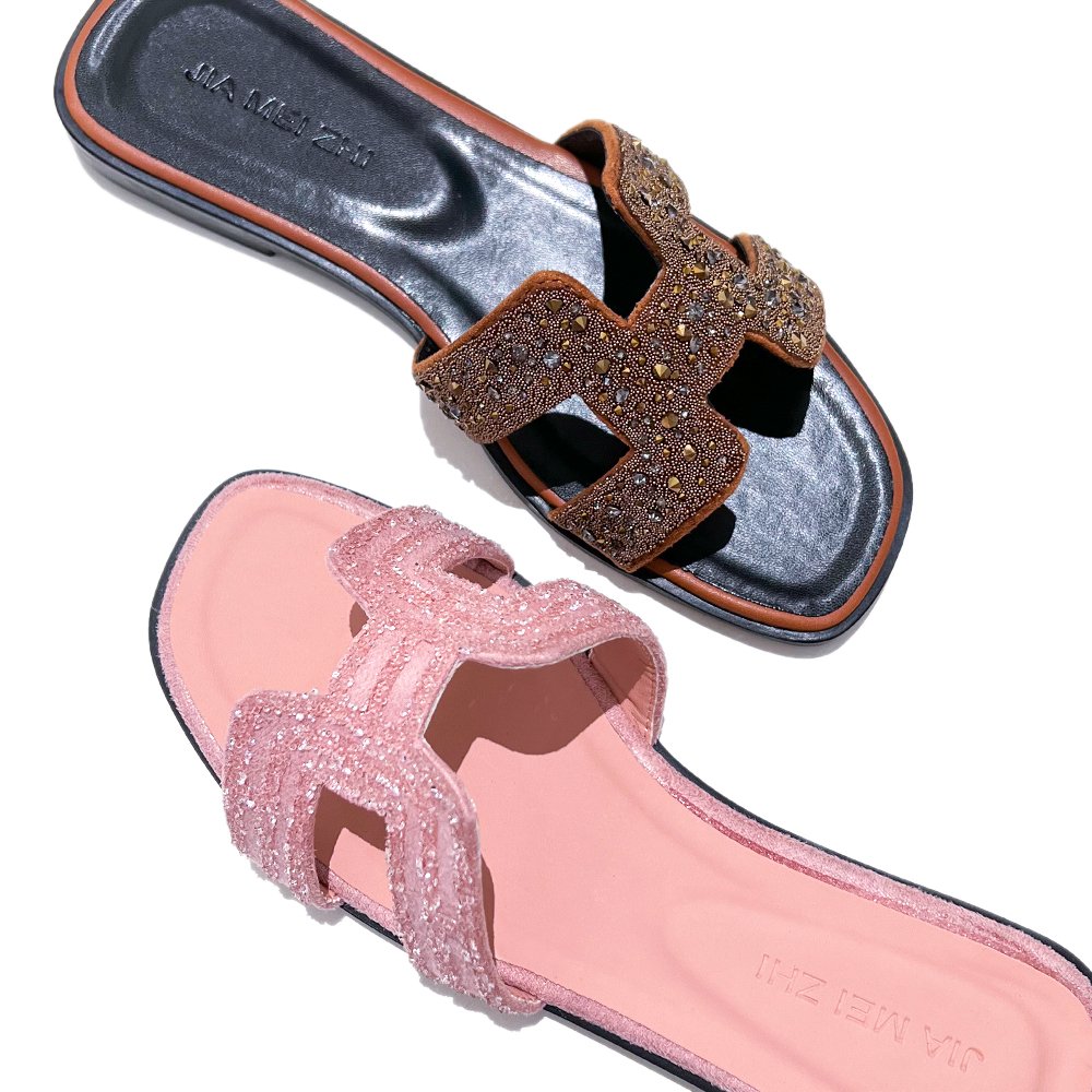 Women Best Seller Slipper Shoes High Quality Lady Shiny Upper Flat Slippers Shoes Comfy Leather Slide Shoes