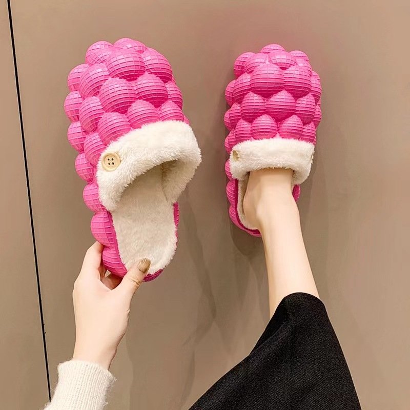 Wholesale Winter Warm Massage Men Women Furry Plush Fashion Fur Slippers Bubble Slides With Fur