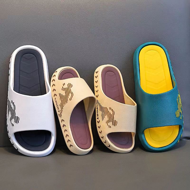 2024 New Summer Men's Sandals Driving Beach Shoes Plastic Outerwear Seaside Slides Slippers Couple Sandals
