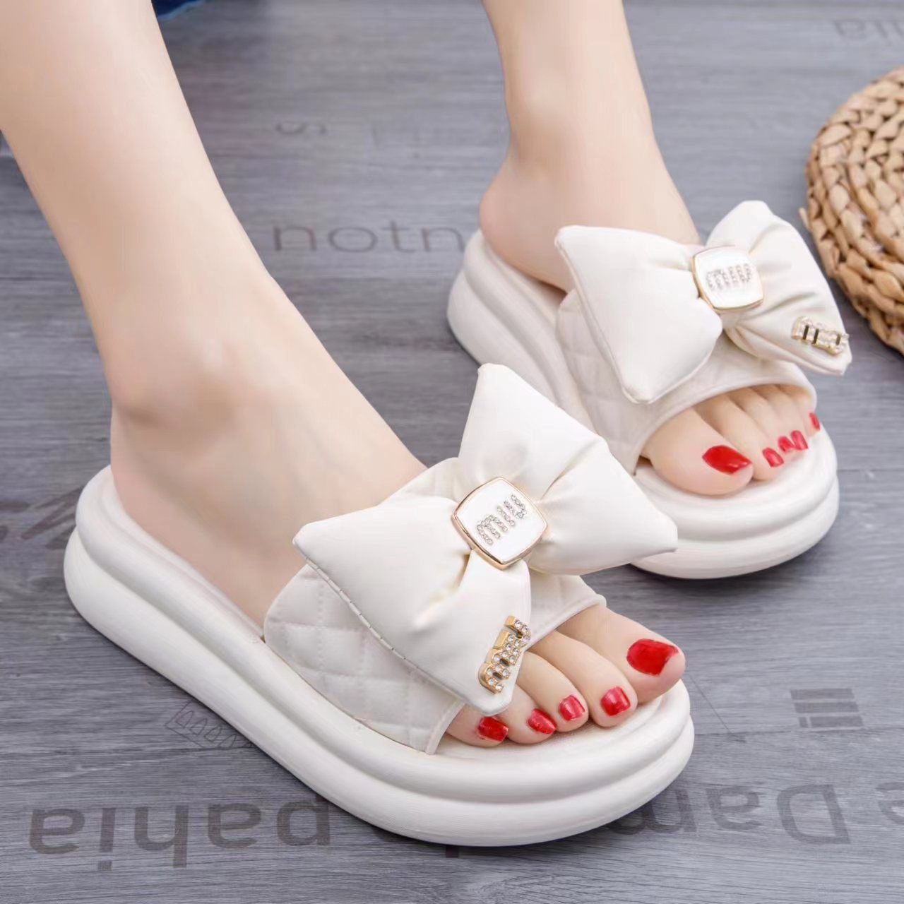 Beach Sandals Non-Slip Fashion Thick Sole Height Increasing Slides Slippers for Women