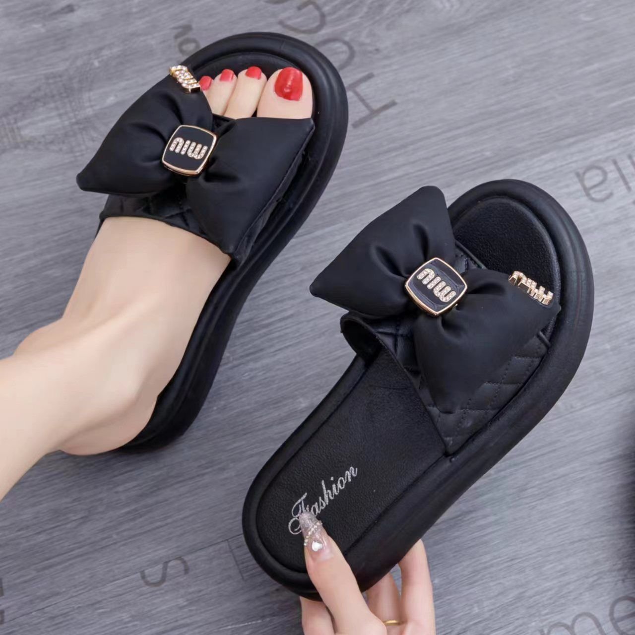 Beach Sandals Non-Slip Fashion Thick Sole Height Increasing Slides Slippers for Women