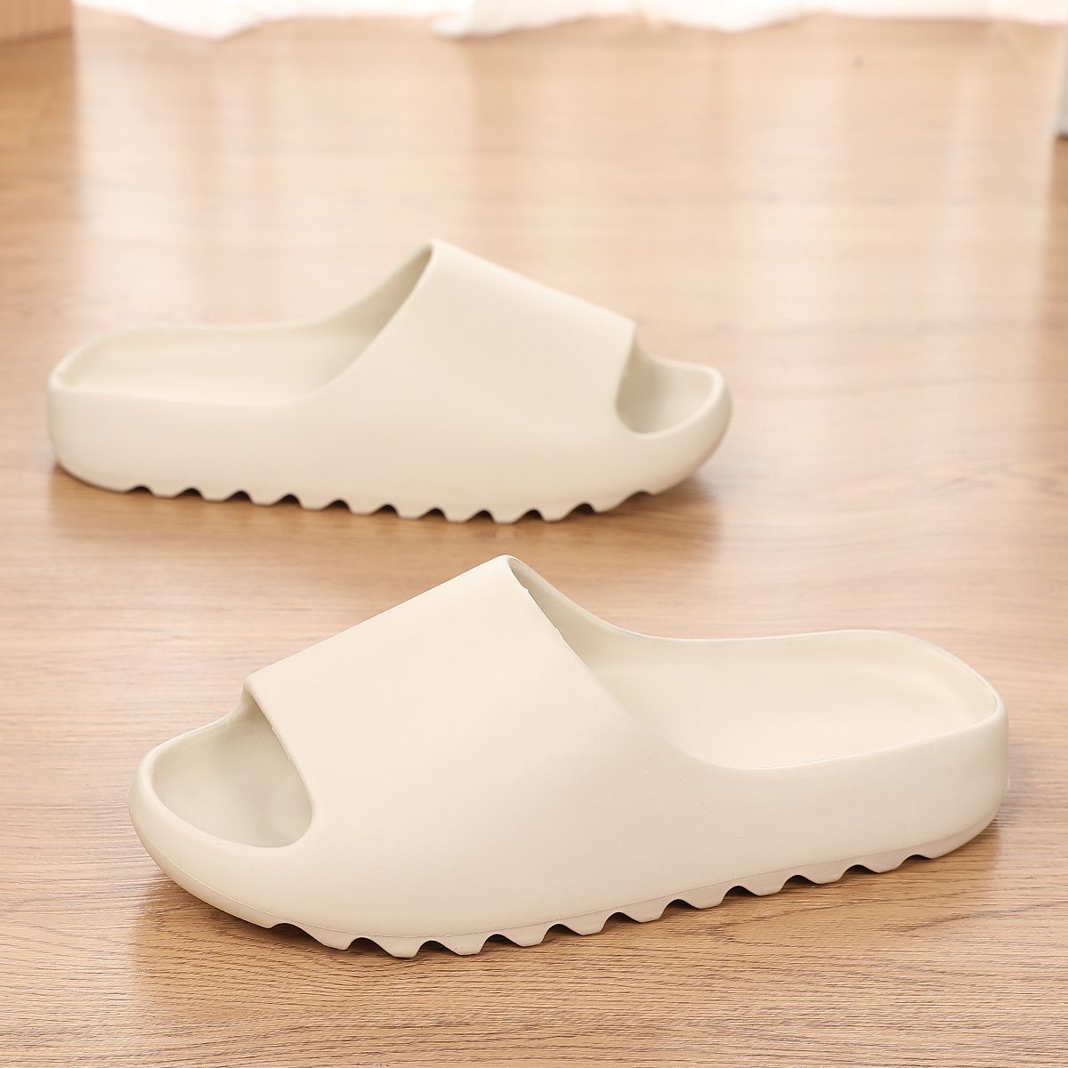 Famous Brands Unisex Beach Bubble Bath Sandals Eva Indoor Cloud Slides Thick Platform Home Men Women Slides Slippers For Summer