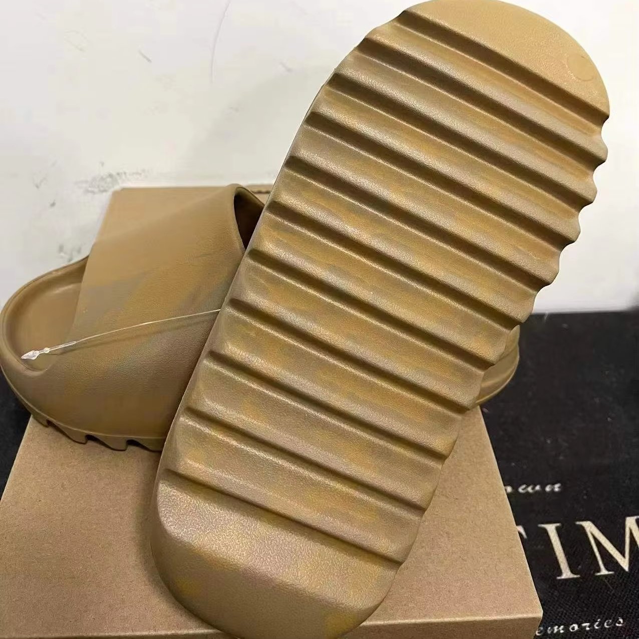 Hot Sale 1:1 Original Box Packing High Quality Foam Runner Sandals unisex Slide For Men Women slippers