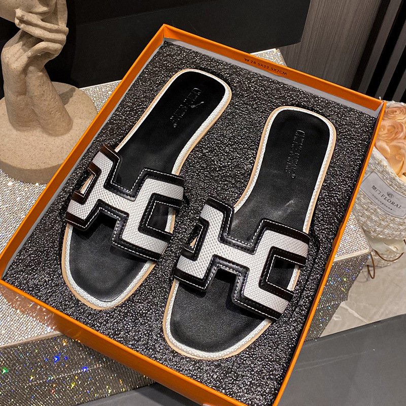 2024 High Quality Female Outdoor Sandals Slippers Ladies Elegent Flat Sandals High-end Women Slides Slippers