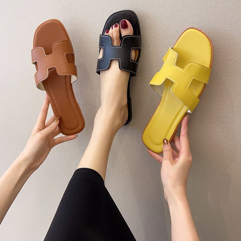 2024 Ladies Flat Slippers Summer Beach Shoes Fashion Leather Sandals Slippers Outdoor Women Slides Slippers