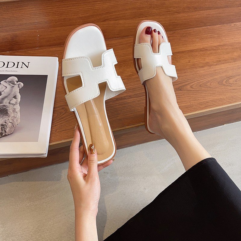 2024 Ladies Flat Slippers Summer Beach Shoes Fashion Leather Sandals Slippers Outdoor Women Slides Slippers