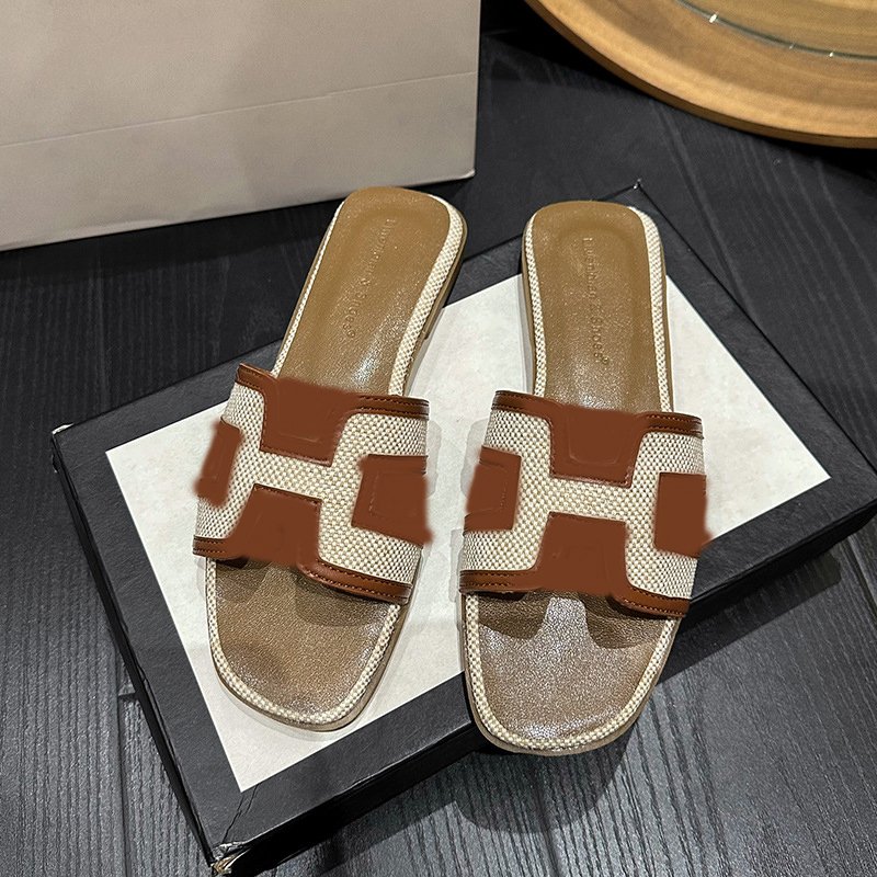 Top Selling Square Head Single Strap Casual Ladies Slippers Fashion Lightweight Open Toe Flat Sandals