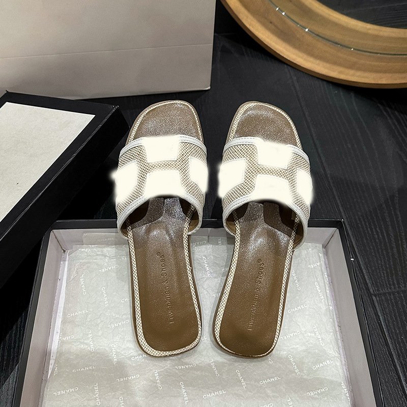 Top Selling Square Head Single Strap Casual Ladies Slippers Fashion Lightweight Open Toe Flat Sandals