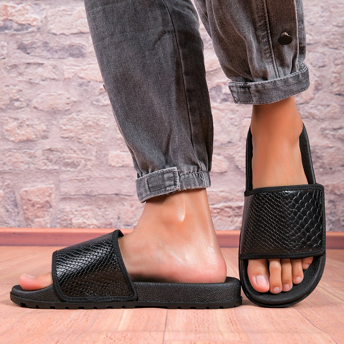2024 Custom PU Slides Slipperl for Men Fashionable Summer Slipper with PVC Insole Plus Size Plus Size Customized Winter Footwear