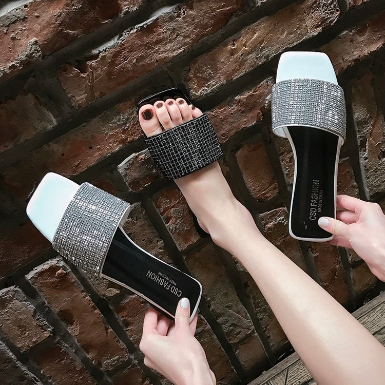 2024 Newest Waterproof Non-Slip Square Toe Ladies Slippers Diamond Decoration Slides Slippers Flat Sandals For Women And Ladies