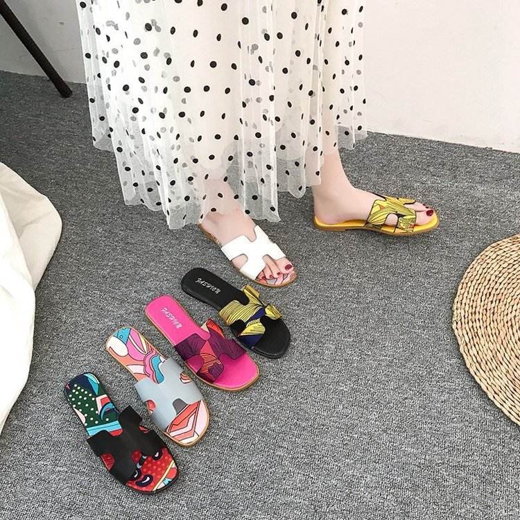 Unique Design Casual Fashion Women Flat Sandals Outdoor Soft Sole Open Toe Slide Slippers