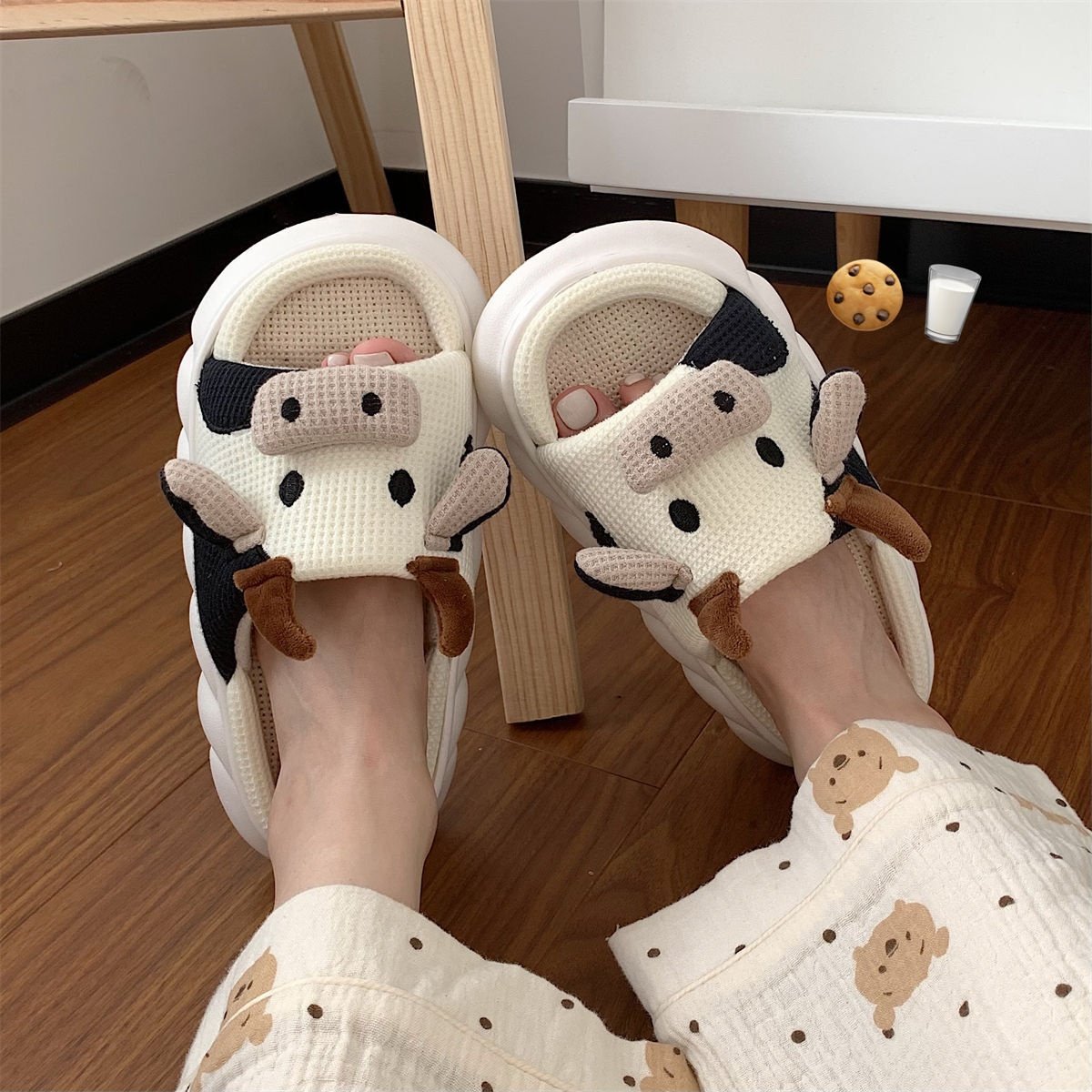 wholesale women plush cow shape Sandal with heel for home winter waterproof fur slides slippers muler shoes for bathroom