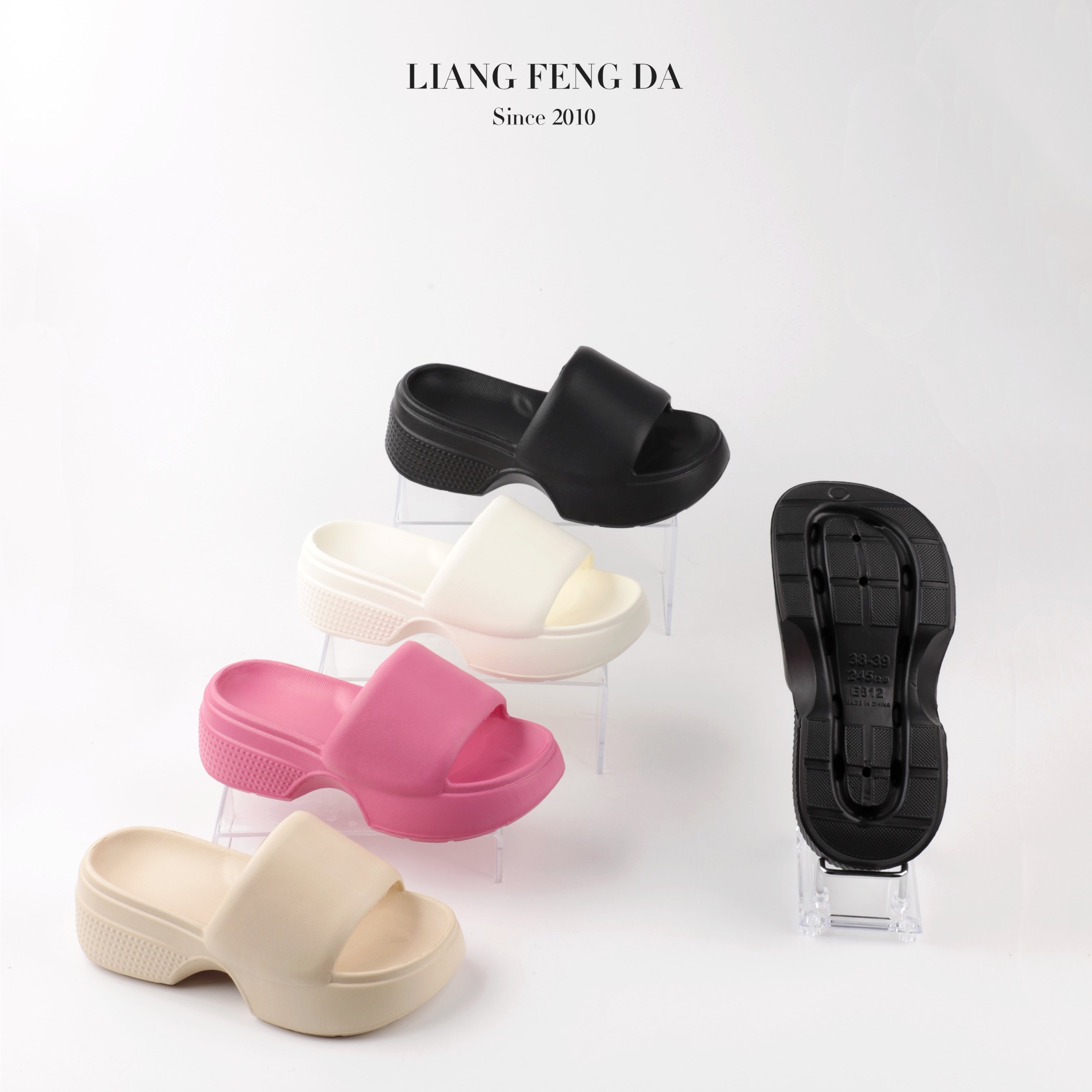designer sandals Wholesale 2024 Summer Thick Soft Bottom Anti-Slip Indoor Outdoor EVA Slippers House Casual Women's Slides Slippers heel protection