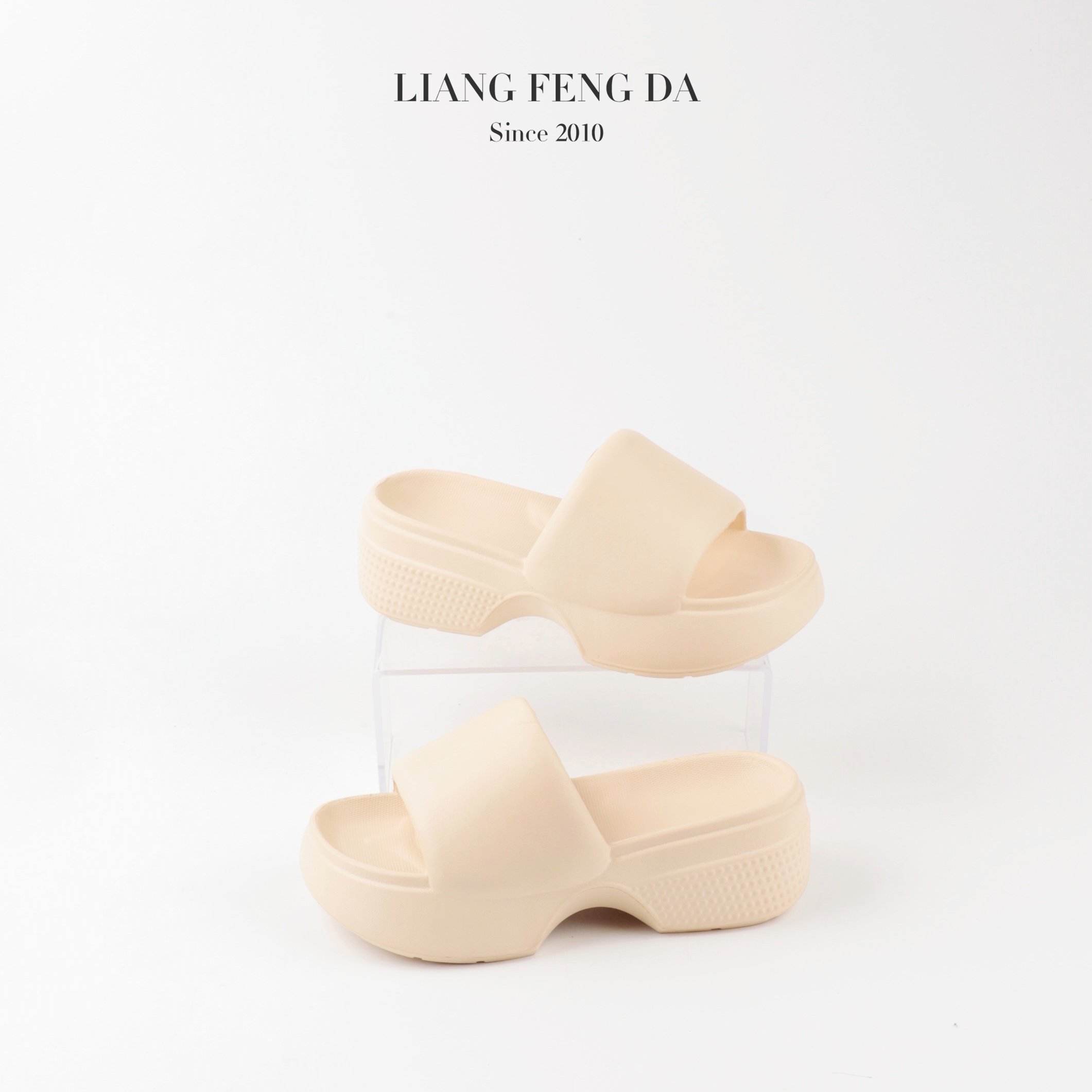 designer sandals Wholesale 2024 Summer Thick Soft Bottom Anti-Slip Indoor Outdoor EVA Slippers House Casual Women's Slides Slippers heel protection