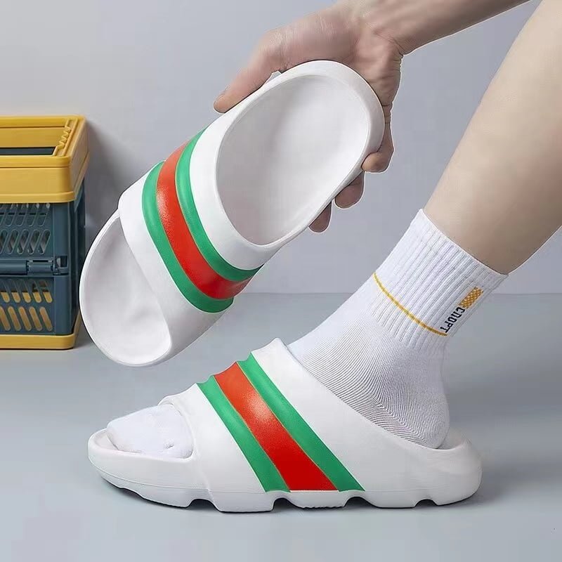 New Arrival Outdoor Men Slides Casual Thick EVA Slippers Footwear Step On Shit Beach Men Sandals Custom Slides Slippers For Men