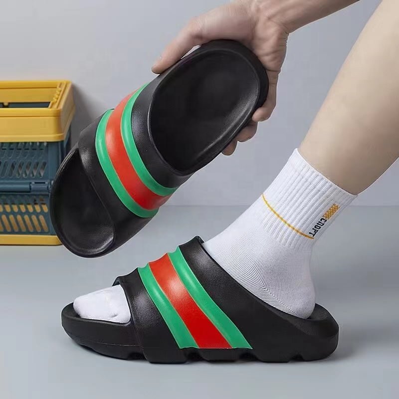 New Arrival Outdoor Men Slides Casual Thick EVA Slippers Footwear Step On Shit Beach Men Sandals Custom Slides Slippers For Men