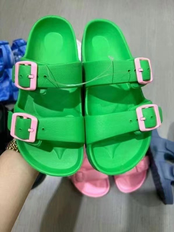 Wholesale children's EVA buckle platform sandals soft non-slip summer fashion slippers four seasons permeable stock shoes