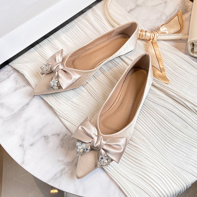 Large Size 43 Closed Point Toe Ladies Bow Slippers Outdoor Flat Loafer Pointed Toe Mules Slides Footwear