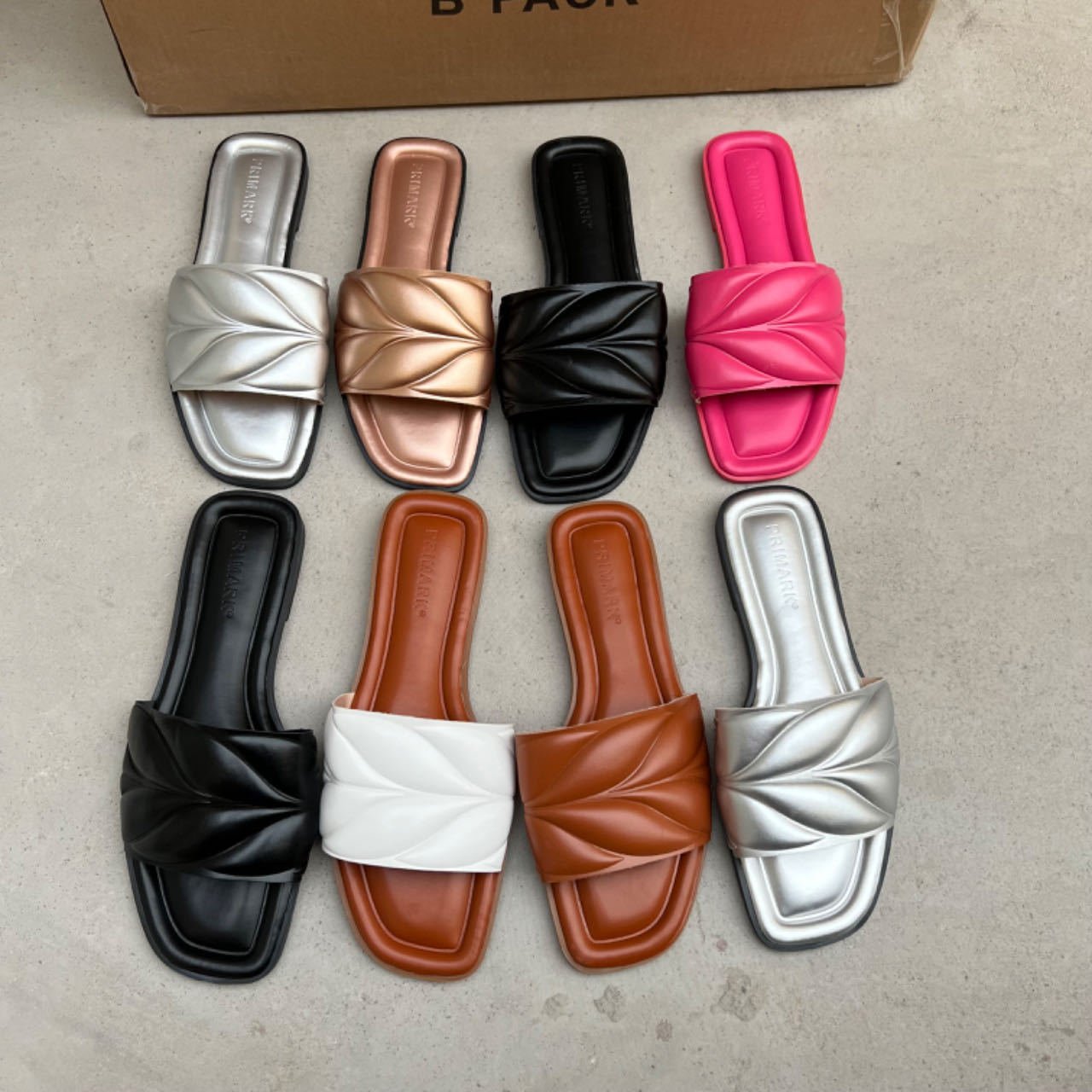 Good Sale 2024 Square Head Single Strap Flat Soft Indoor Outdoor Slippers Ladies Slippers Women Shoes Sandals Flip Flops