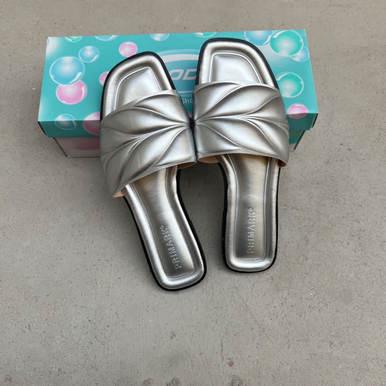 Good Sale 2024 Square Head Single Strap Flat Soft Indoor Outdoor Slippers Ladies Slippers Women Shoes Sandals Flip Flops