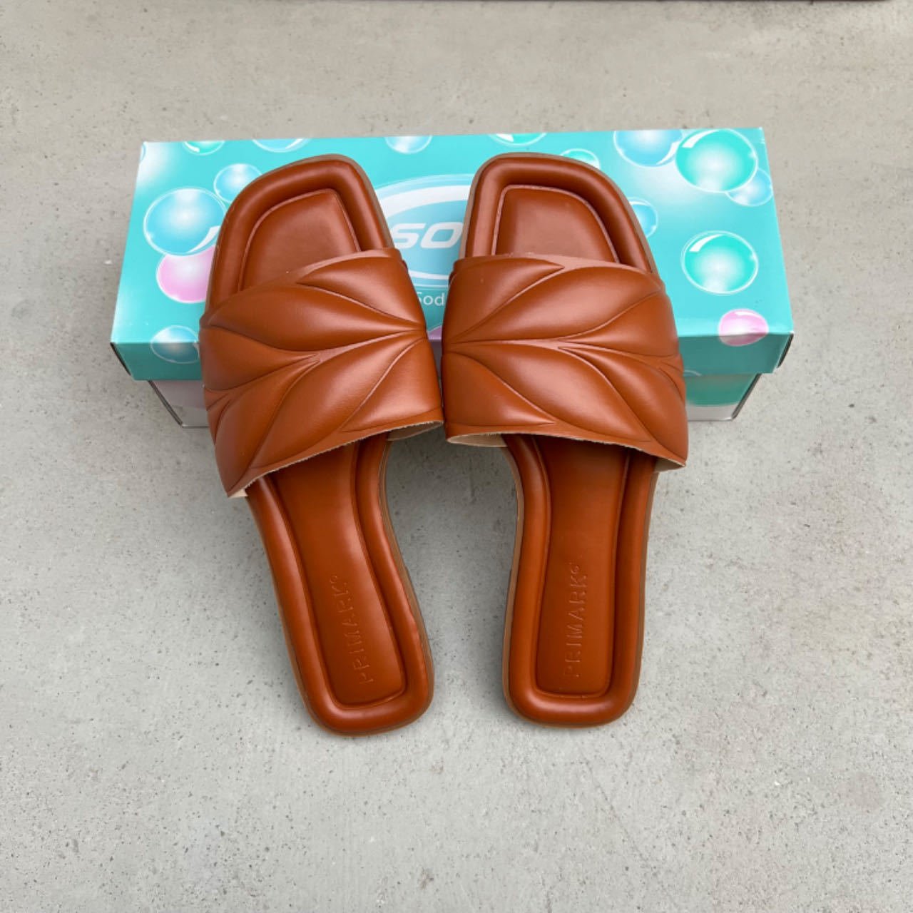 Good Sale 2024 Square Head Single Strap Flat Soft Indoor Outdoor Slippers Ladies Slippers Women Shoes Sandals Flip Flops