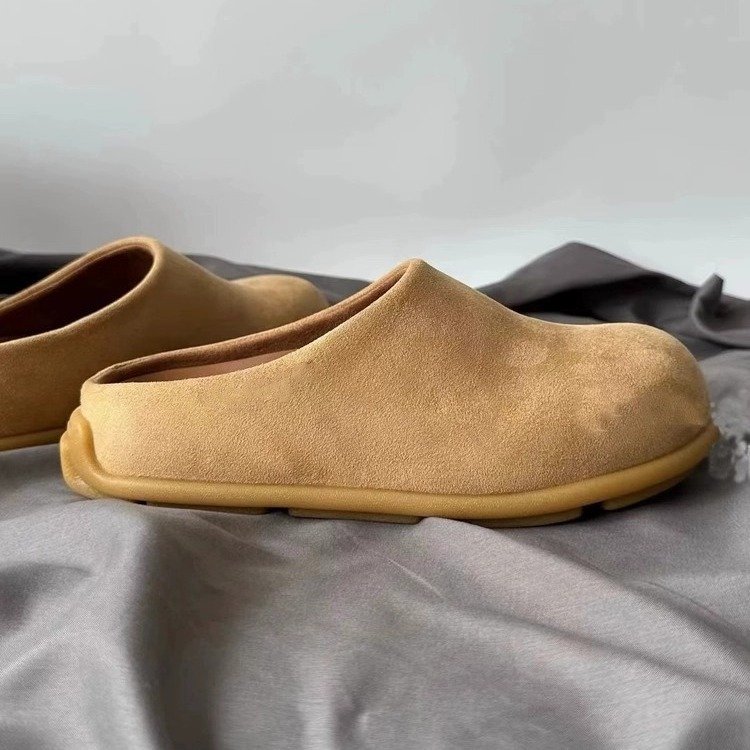 Newest Women's Leather Fashion Trend Flat Clogs Shoes China Manufacturer
