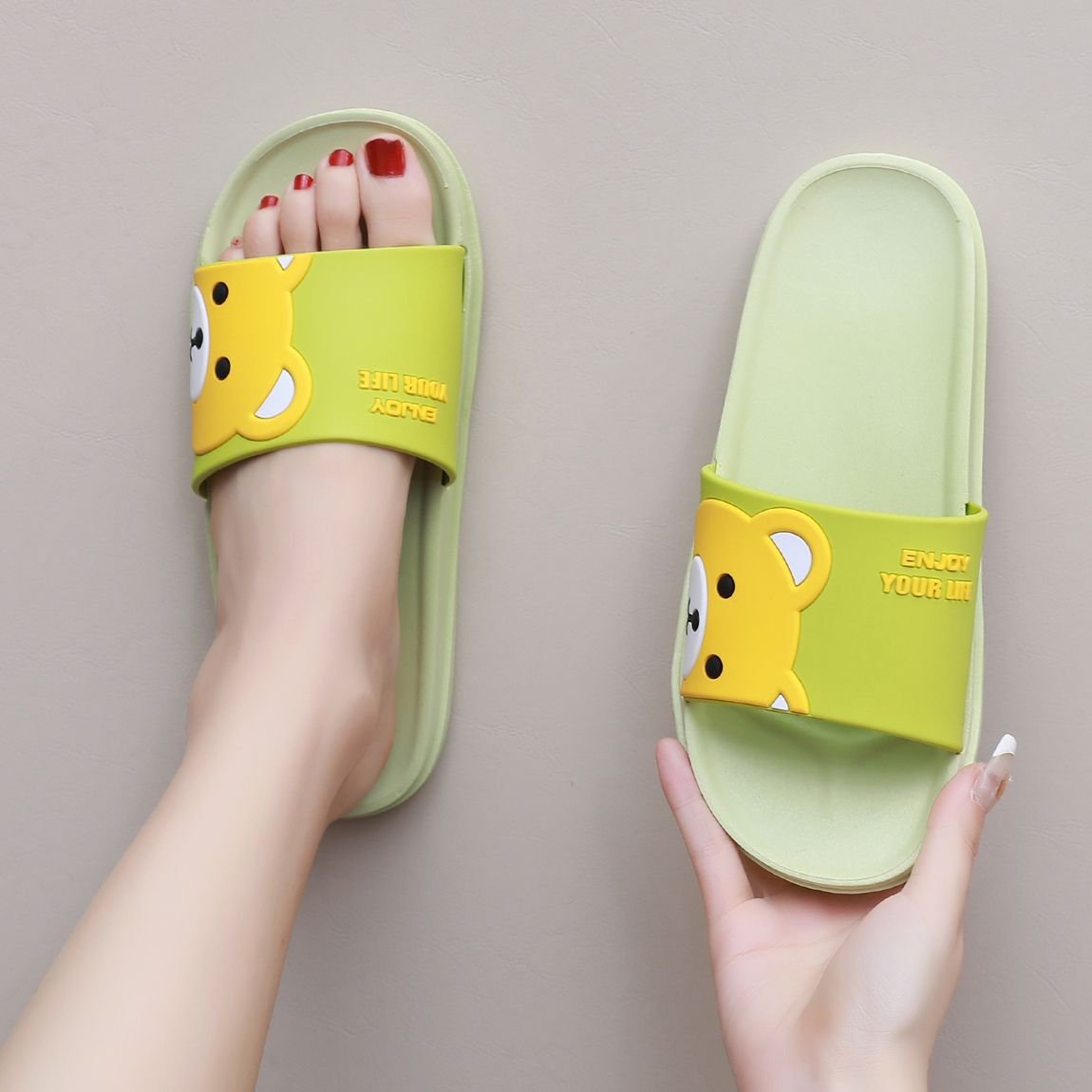 New Summer Cute Cartoon Non-Slip Odor-Resistant Beach Sandals Slides Slippers for Couples Home Bath