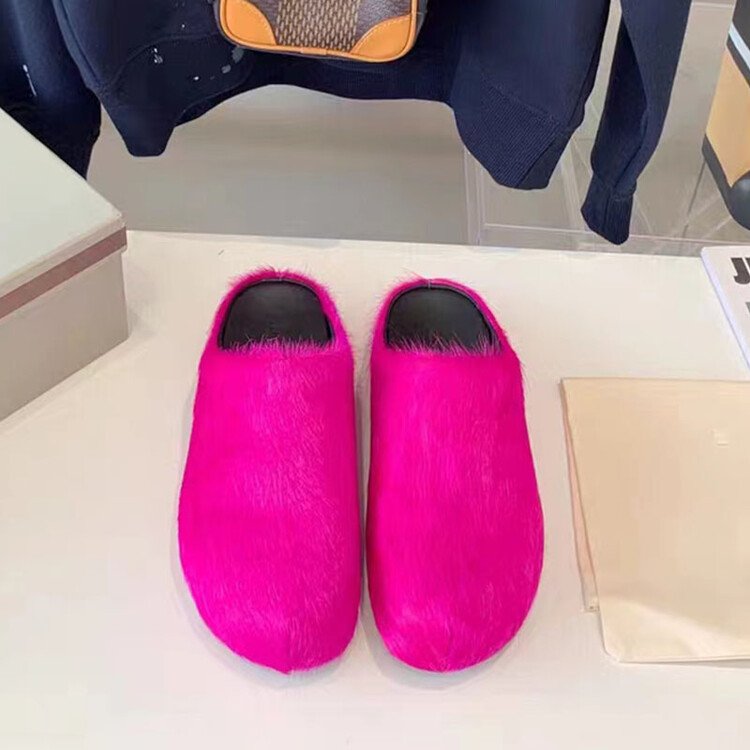 2024 Men's Winter Slippers Genuine Leather Black Shoes with Anti-Slip Feature Men's Slide Shoes