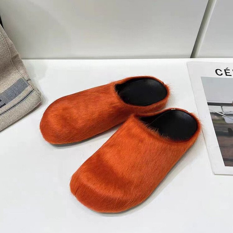 2024 Men's Winter Slippers Genuine Leather Black Shoes with Anti-Slip Feature Men's Slide Shoes