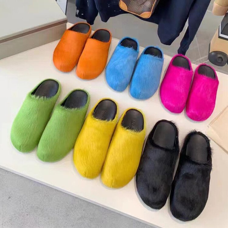 2024 Men's Winter Slippers Genuine Leather Black Shoes with Anti-Slip Feature Men's Slide Shoes