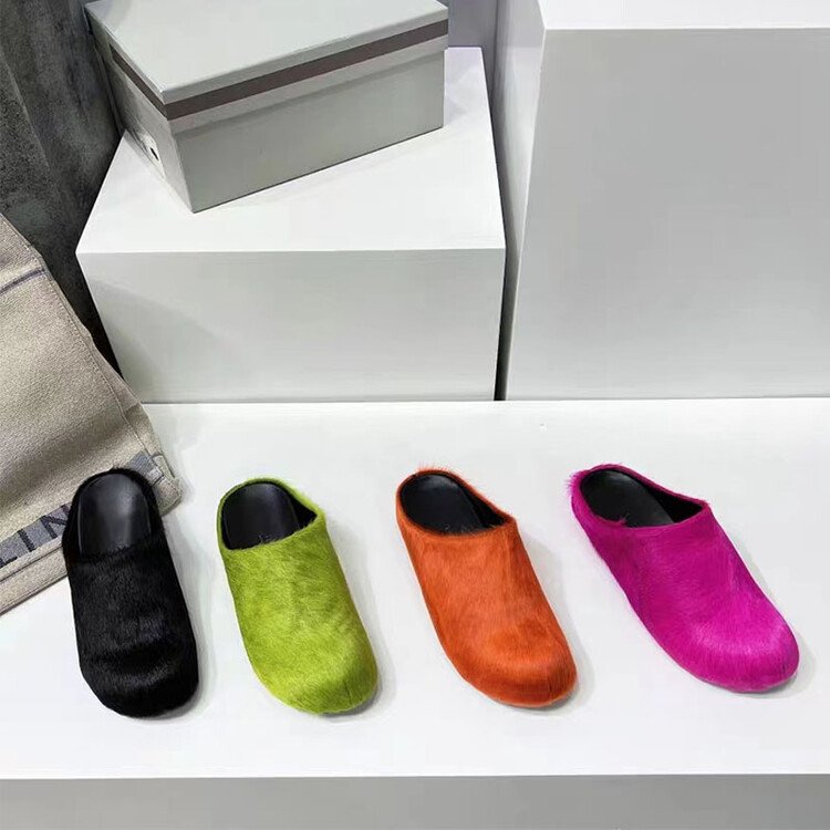 2024 Men's Winter Slippers Genuine Leather Black Shoes with Anti-Slip Feature Men's Slide Shoes