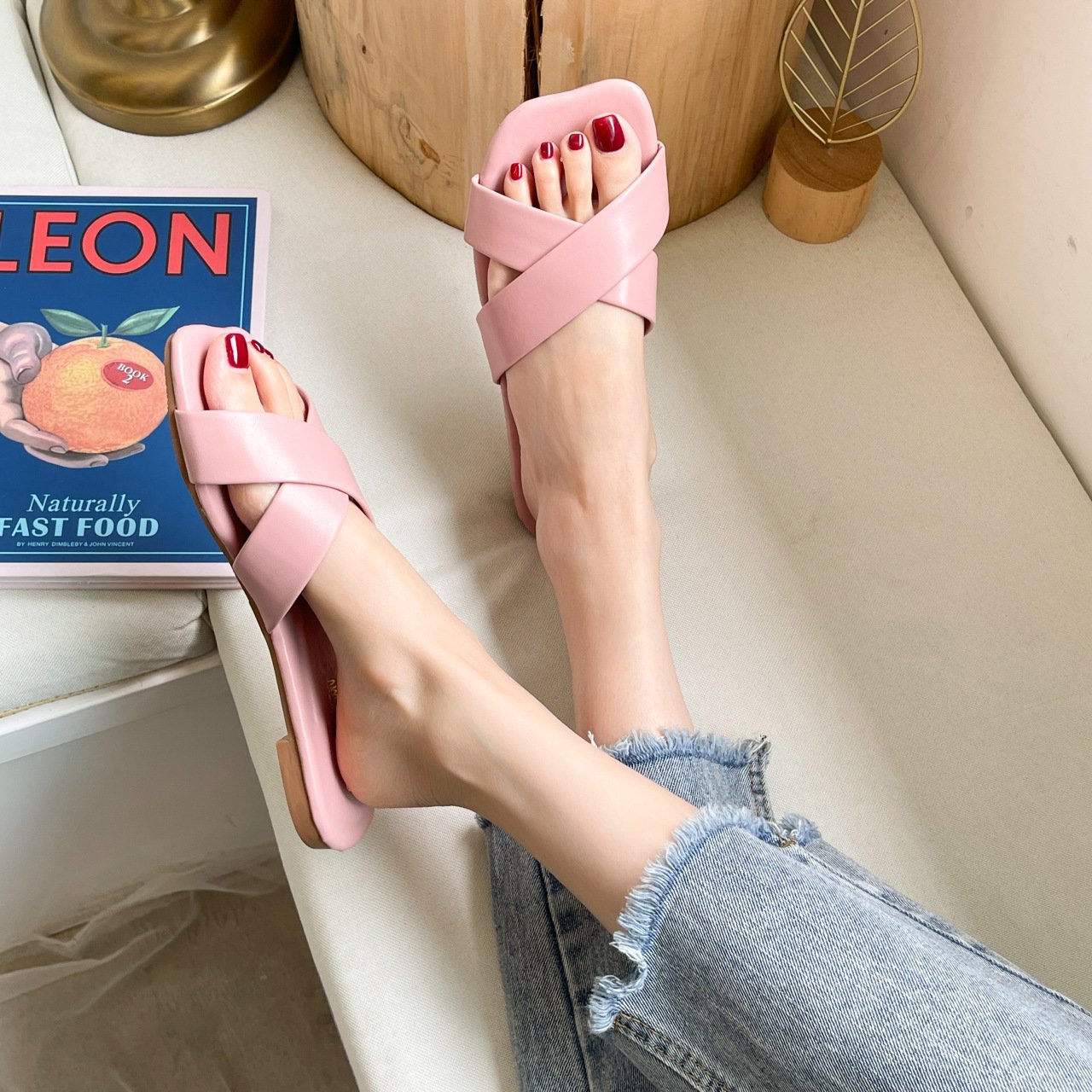Customized Square Head Cross Strap Outdoor Flat Heel Ladies Sandals Slide Slipper Flip-Flops Slippers For Women