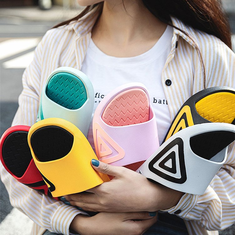 2023 Designer Summer New Beach Custom Logo Slipper Cool Geometric Style Triangle Men's Slides Slippers