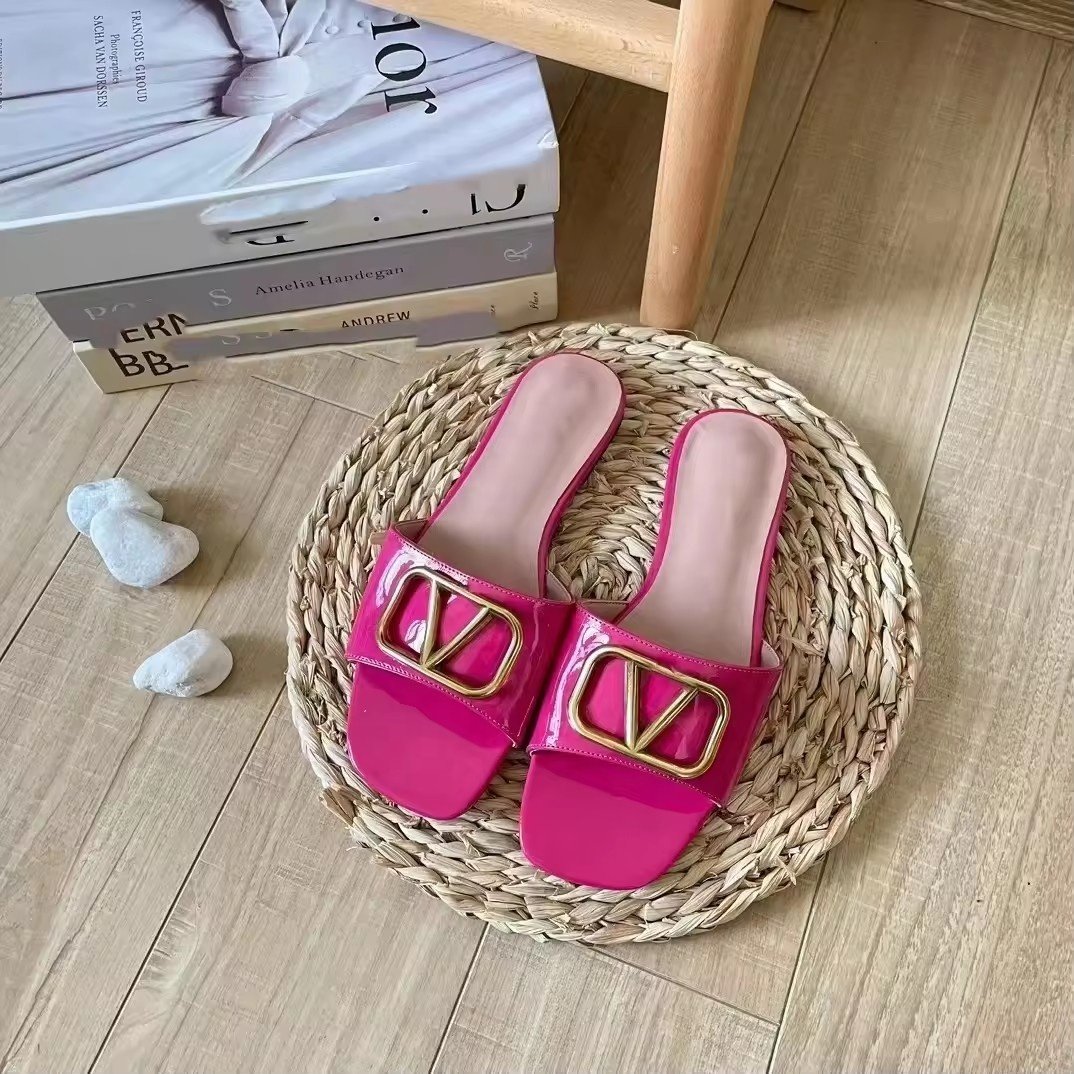 2024 Wholesale Fashion Open Toe Footwear Beach Flat Leather Luxury Designer Brand Female Summer Slides Women's Sandals Slipper