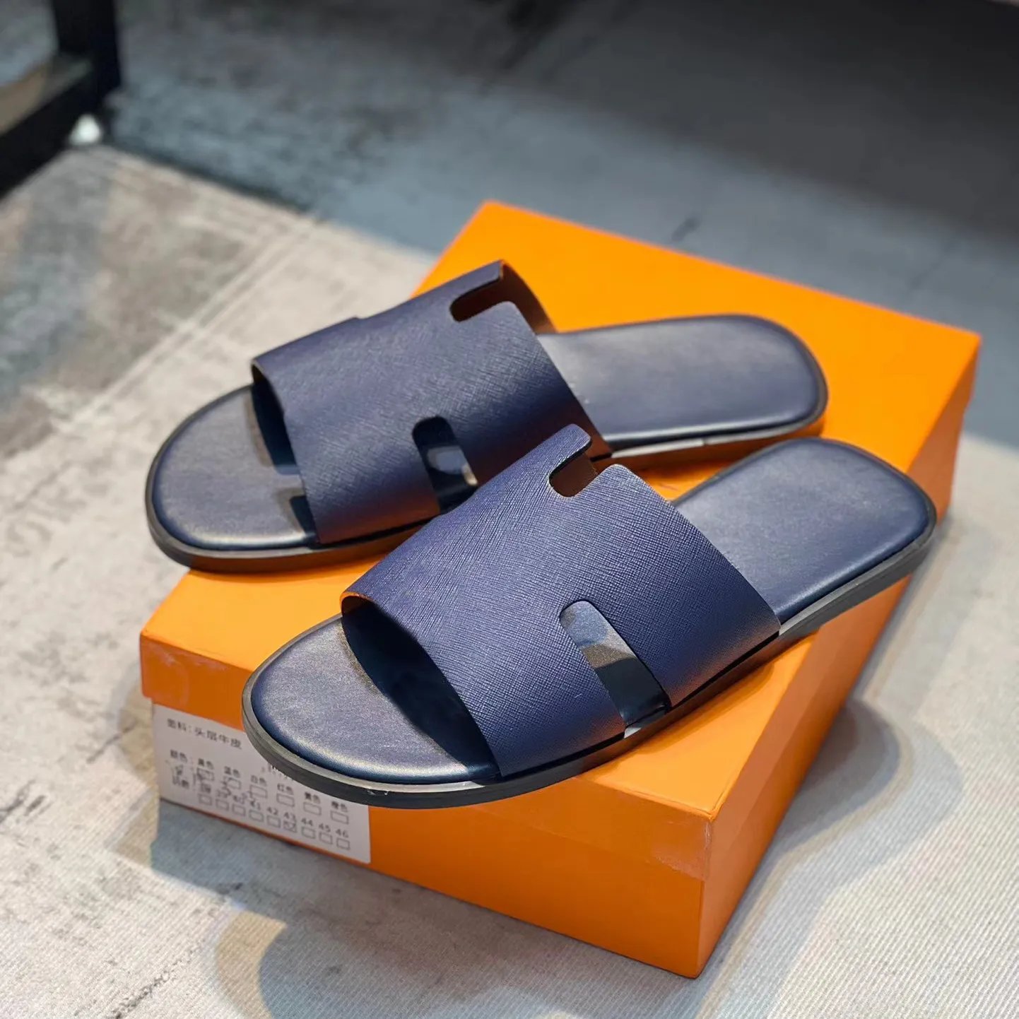 Men Slippers Designer Leather Sandals Flip Flop Heritage Calfskin Sandals Summer Lazy Large Beach Casual Slides